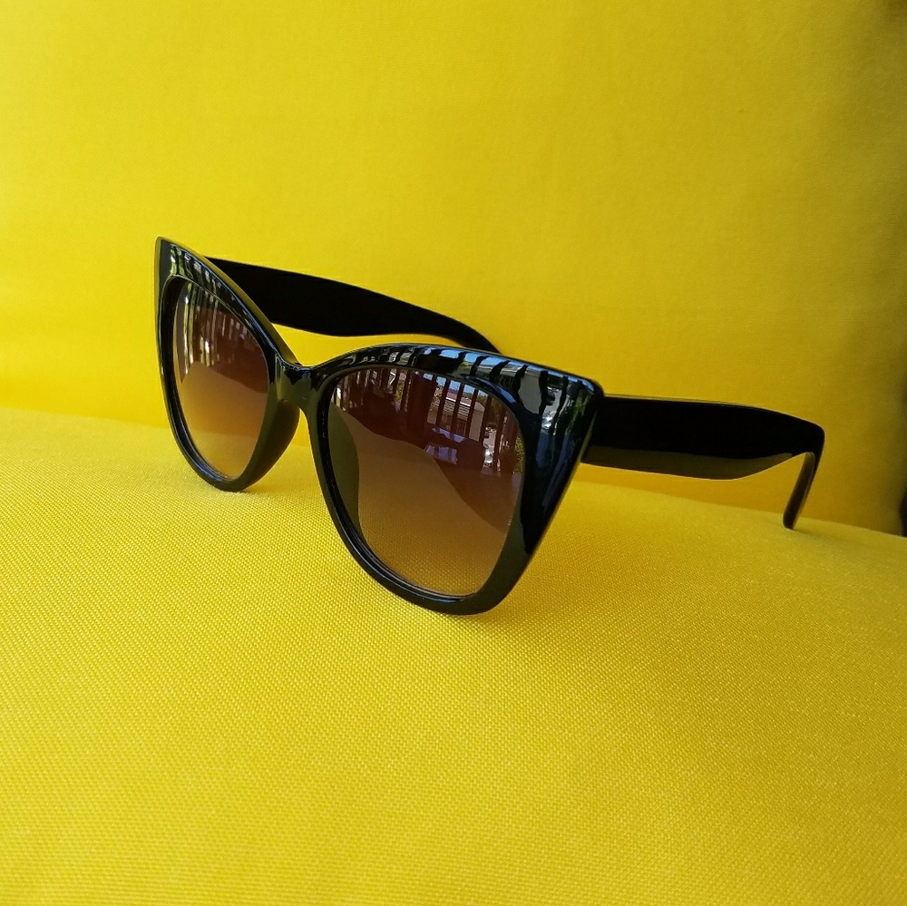 Black Cat Eye Sunglasses (various colors) - Picture 5 of 7